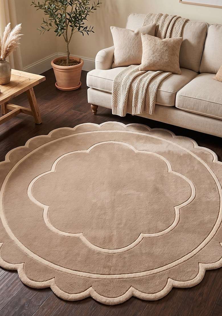 100% Wool Handmade Beige Rug | Contemporary Floral Scalloped Carpet With Cotton Backing For Living Room - Indya