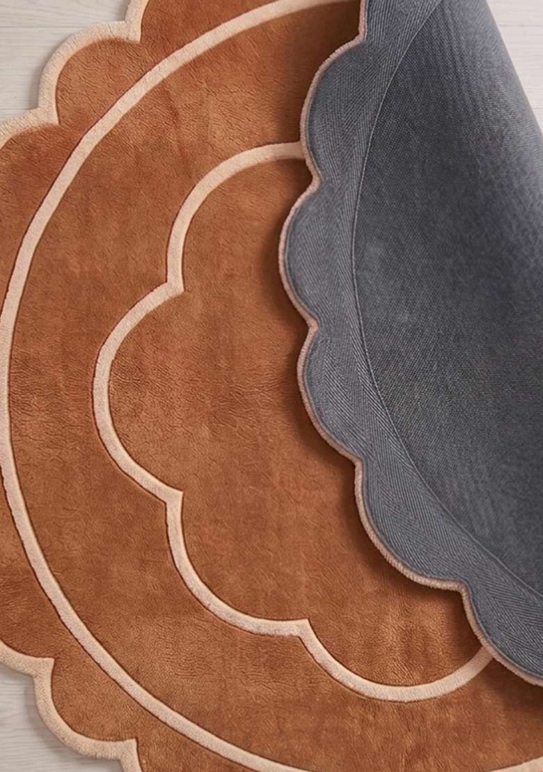 100% Wool Handmade Camel Tan Rug | Contemporary Floral Scalloped Carpet With Cotton Backing For Living Room - Indya