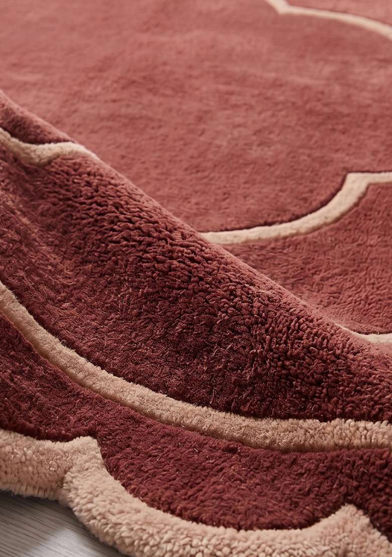 100% Wool Handmade Burgundy Rug | Contemporary Floral Scalloped Carpet With Cotton Backing For Living Room - Indya