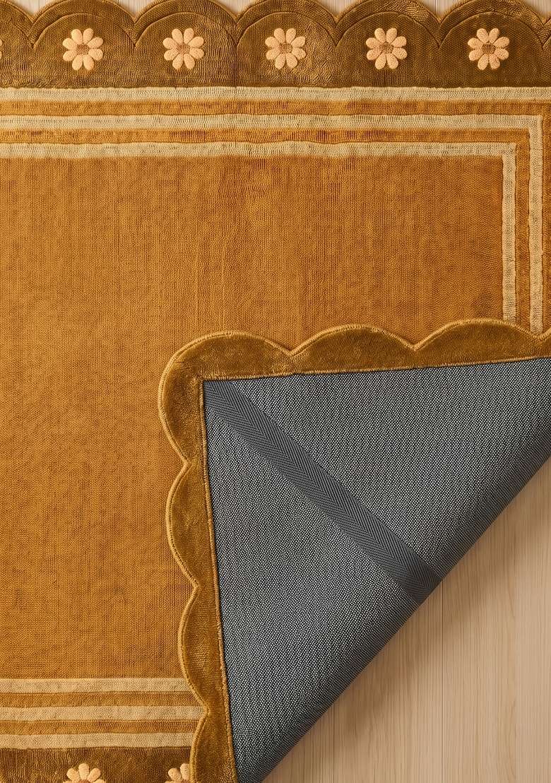 Saffron Rugs Gold Bohemian Floral Hand Tufted Wool Scalloped Rug - Indya