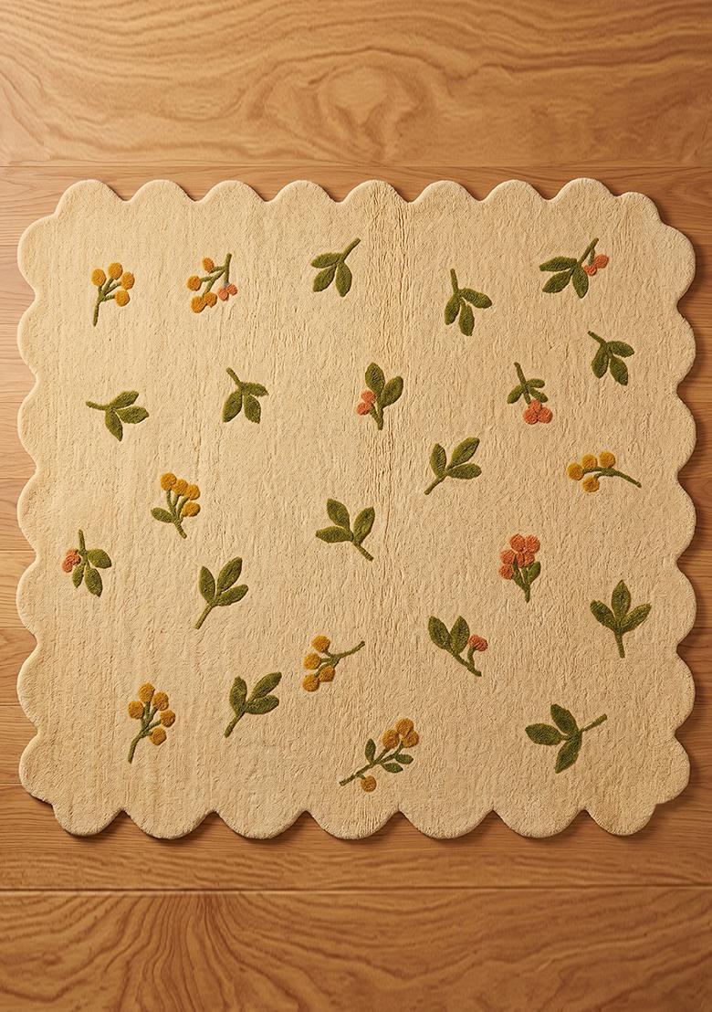 Saffron Rugs Hand Tufted Beige Floral Cottage Scalloped Wool Area Rug - Indya