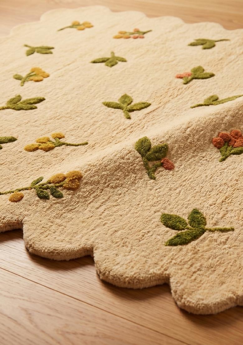Saffron Rugs Hand Tufted Cream Beige Floral Cottage Scalloped Wool Area Rug - Indya