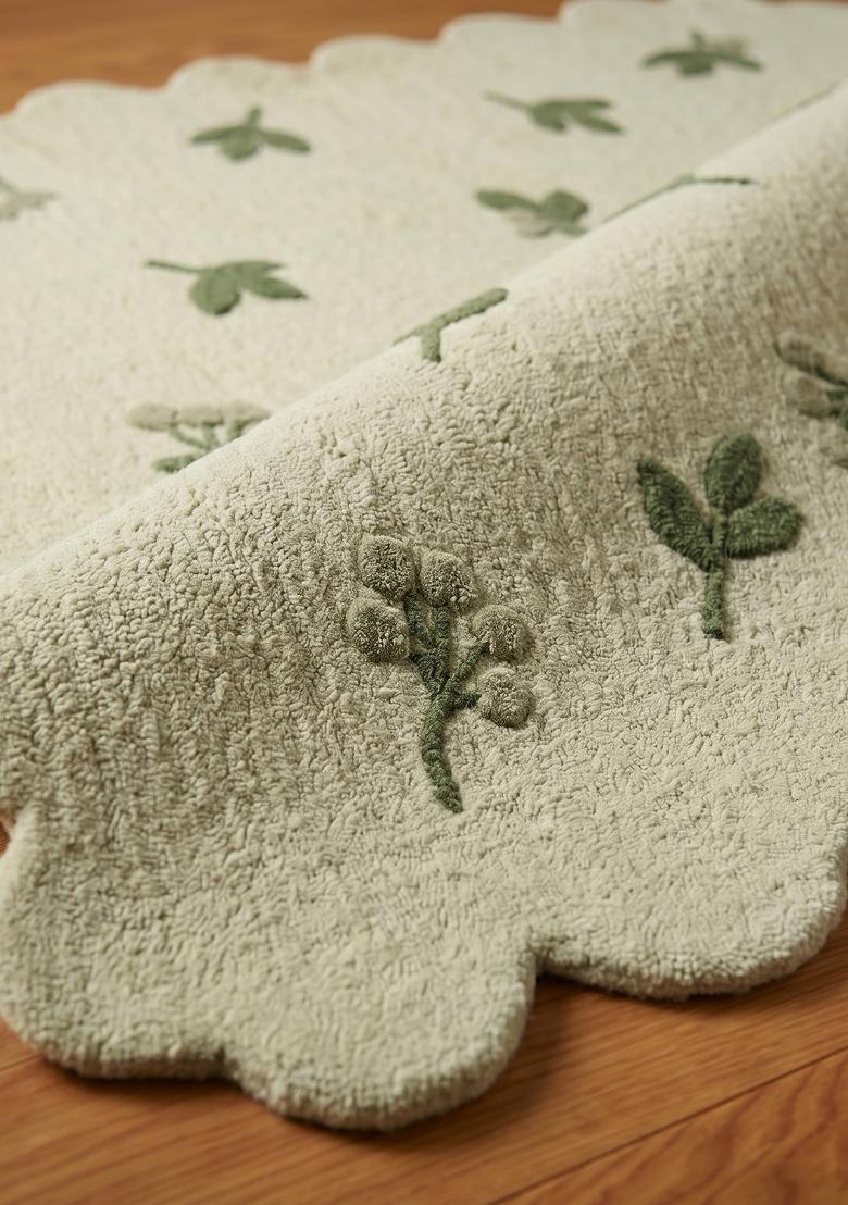 Saffron Rugs Hand Tufted Cream Ivory Floral Cottage Scalloped Wool Area Rug - Indya