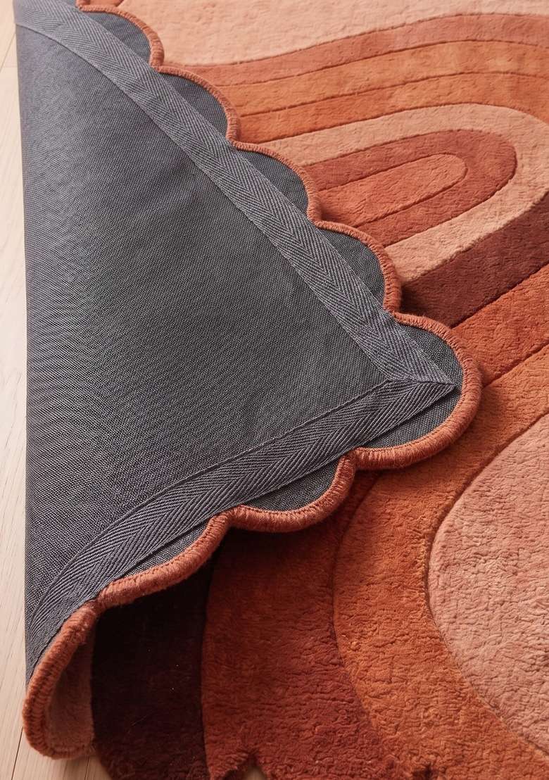 Saffron Rugs Terracotta Retro Swirl Hand Tufted Wool Scalloped Rug - Indya