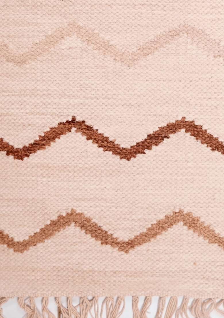 Saffron Rugs Handmade Wool Dhurrie Flat Weave Rectangular Rug – Blush Pink Moroccan Chevron Kilim Style Carpet for Living Room - Indya