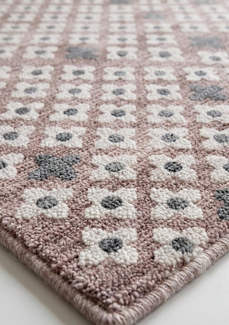 Saffron Rugs Hand Tufted Dusty Pink Floral Transitional Rectangular Wool Area Rug - Indya