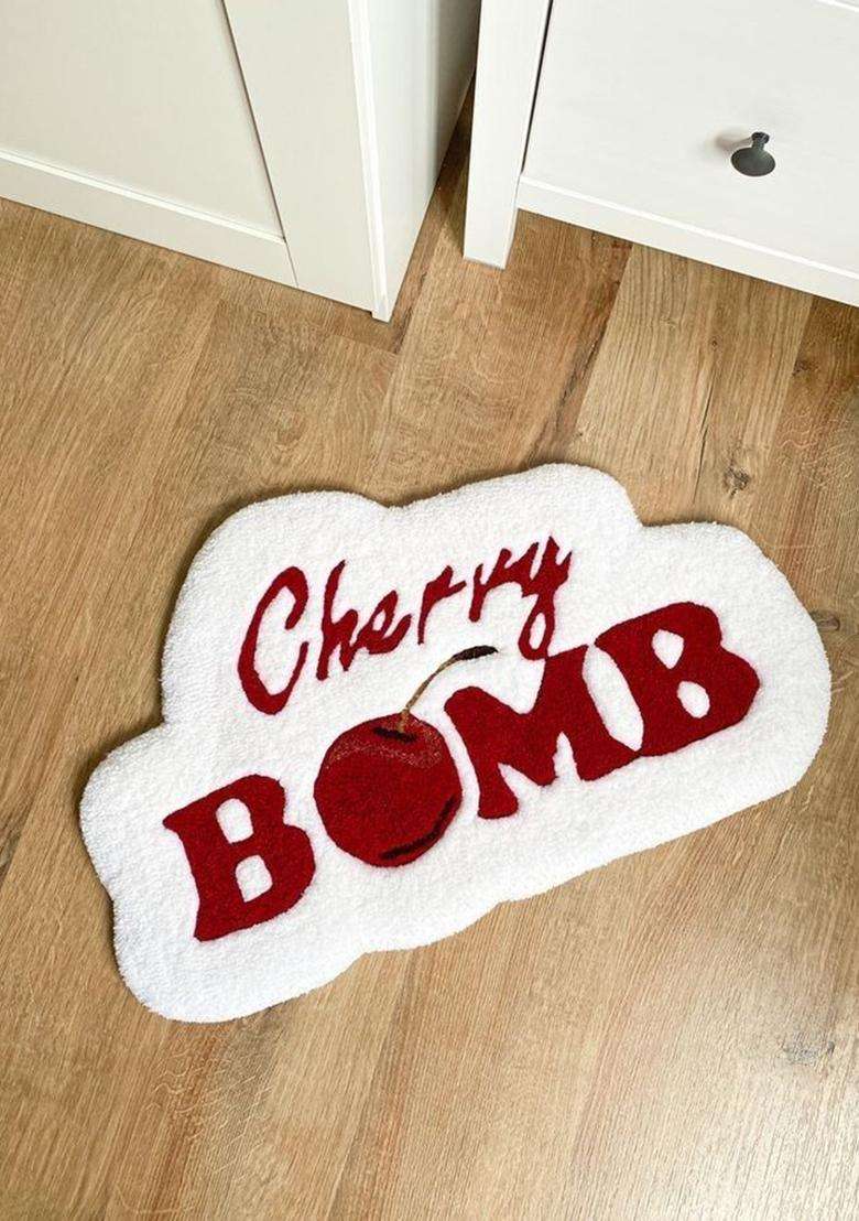 Saffron Rugs Hand Tufted Cotton Bath Mat | White and Red Scalloped | Anti Slip Backing | Contemporary Typography BATHMATS Bathroom Rug - Indya