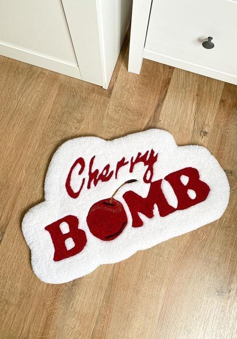 Saffron Rugs Hand Tufted Cotton Bath Mat | White and Red Scalloped | Anti Slip Backing | Contemporary Typography BATHMATS Bathroom Rug