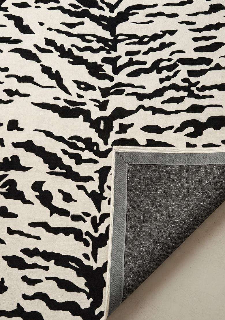 Saffron Rugs Black Contemporary Animal Print Hand Tufted Wool Rectangular Rug - Indya