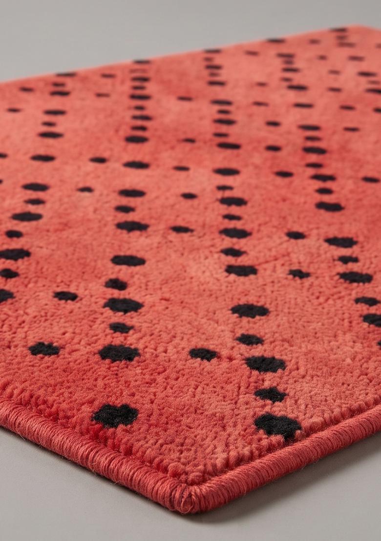 Saffron Rugs Hand Tufted 100% Wool Area Rug | Red Black Dots Rectangular Rug | Cotton Backing | Contemporary Animal Print Carpet for Living Room - Indya