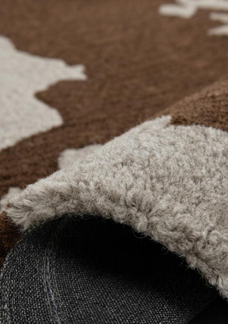 Saffron Rugs Hand-Tufted 80% Wool Oblong Rug | Brown and White | Cotton Backing | Country Rustic Cow Print - Indya
