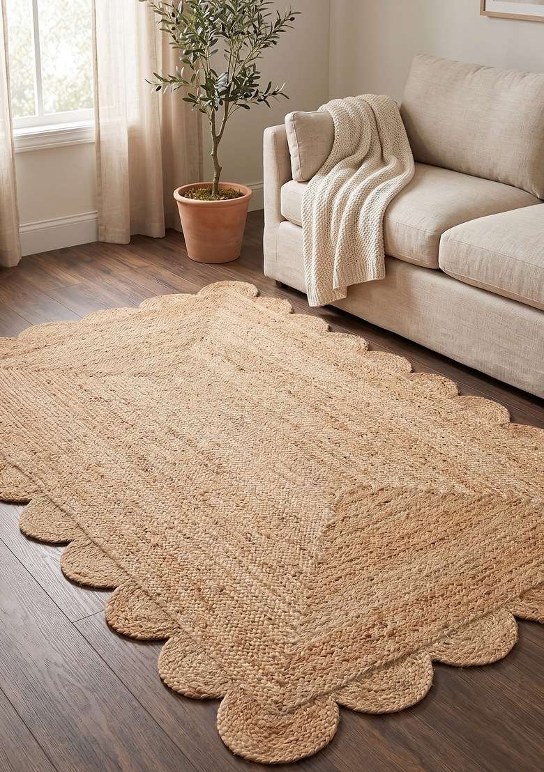 Saffron Rugs Flat Woven Natural Jute Area Rug | Natural Tan Scalloped Rug | Bohemian Braided Home Decor Carpet for Living Room Bedroom - Indya