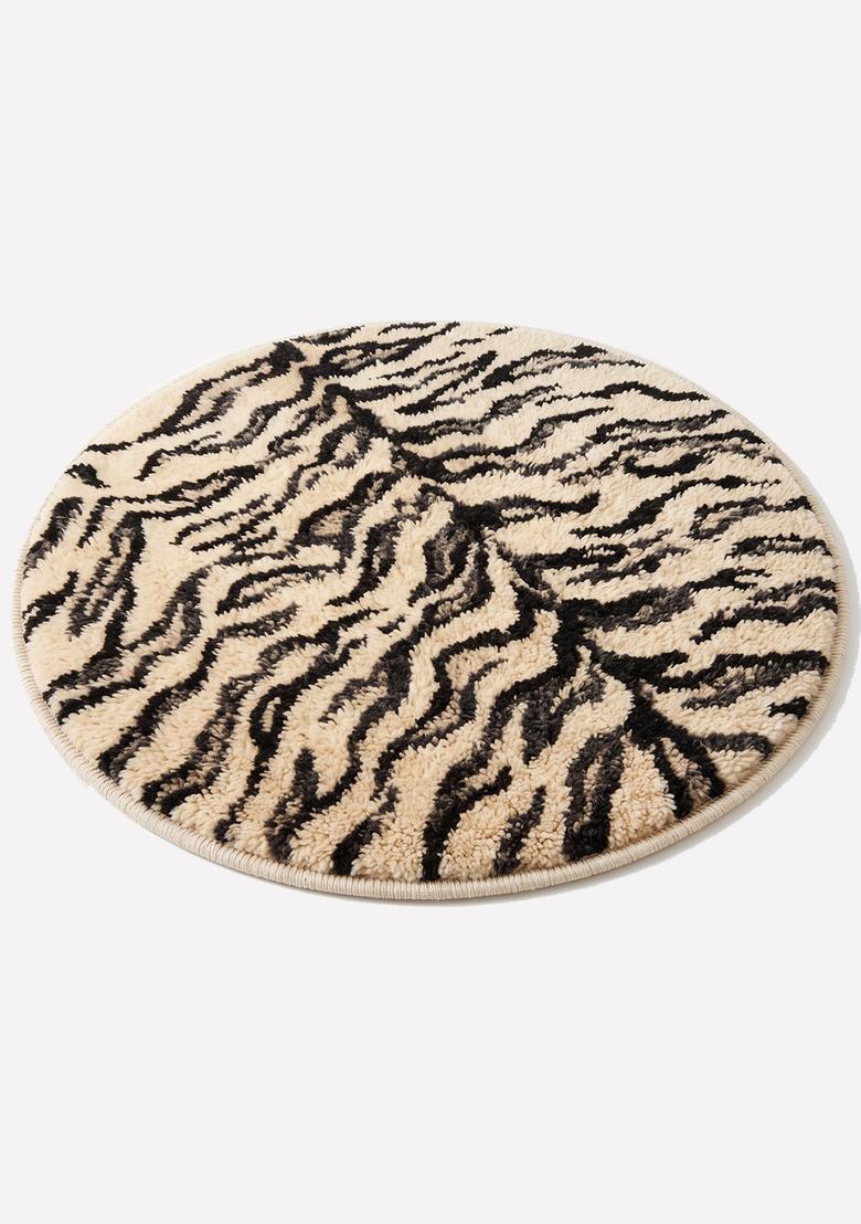 Saffron Rugs Hand Tufted Wool Area Rug | Beige and Black Round Rug | Cotton Backing | Contemporary Animal Print Carpet for Living Room - Indya