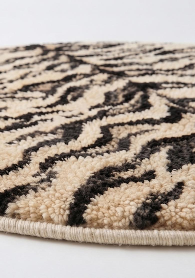 Saffron Rugs Hand Tufted Wool Area Rug | Beige and Black Round Rug | Cotton Backing | Contemporary Animal Print Carpet for Living Room - Indya