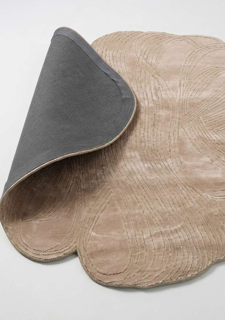 Saffron Rugs Hand-Tufted Sandy Beige Viscose Flower Rug - Indya