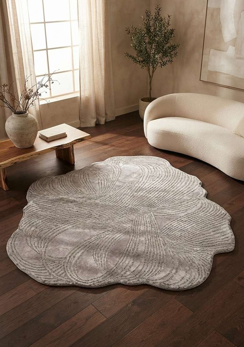 Saffron Rugs Hand-Tufted Silver Grey Viscose Scalloped Rug - Indya