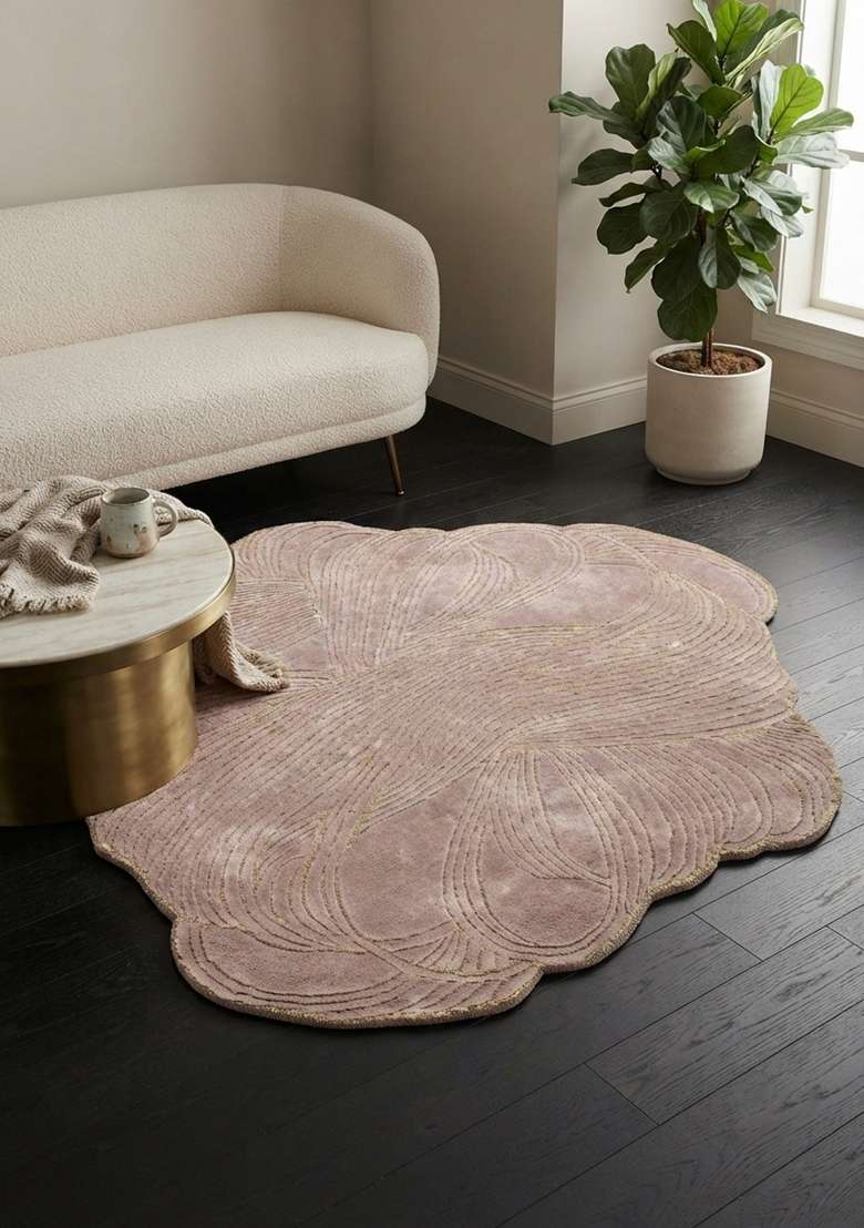 Saffron Rugs Hand-Tufted Dusty Blush Pink Viscose Scalloped Rug - Indya