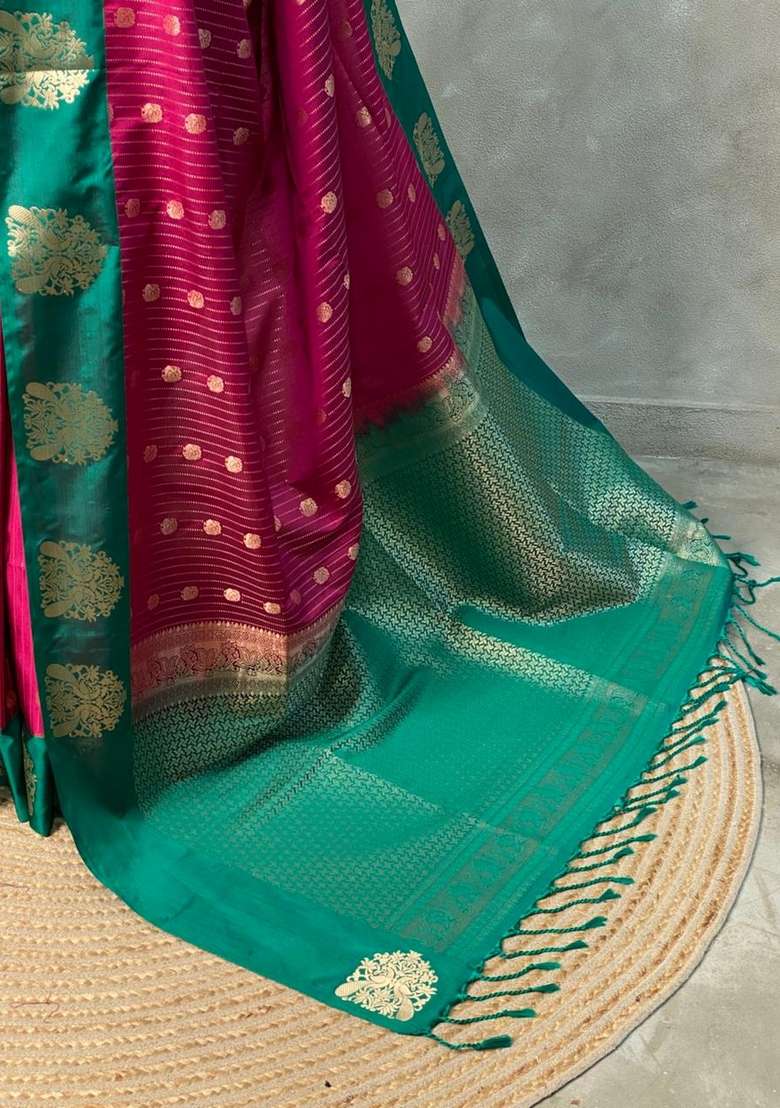 Magenta And Green Green Pure Soft Silk Saree With Traditional Woven Design For Women - Indya