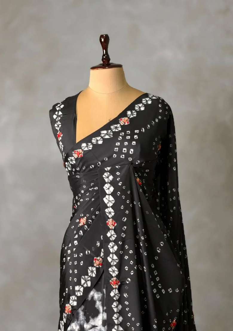 Black Crepe Silk Saree With Traditional Woven Design For Women - Indya