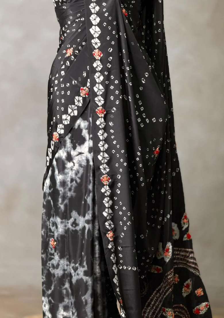 Black Crepe Silk Saree With Traditional Woven Design For Women - Indya