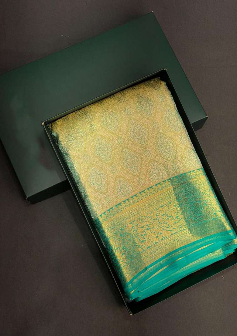 Green Pure Tissue Kanchipuram Silk Saree With Traditional Woven Design For Women - Indya