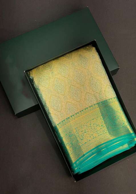 Green Pure Tissue Kanchipuram Silk Saree With Traditional Woven Design For Women
