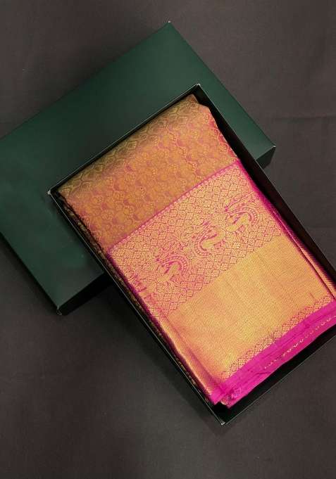 Magenta Pure Tissue Kanchipuram Silk Saree With Traditional Woven Design For Women
