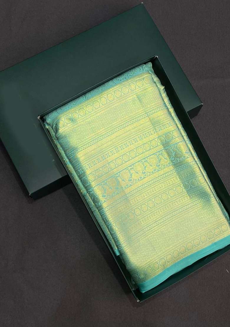 Green Pure Tissue Kanchipuram Silk Saree With Traditional Woven Design For Women - Indya