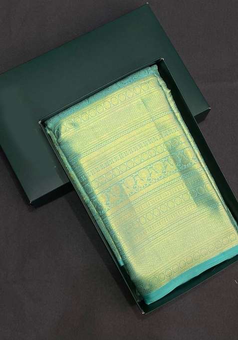 Green Pure Tissue Kanchipuram Silk Saree With Traditional Woven Design For Women