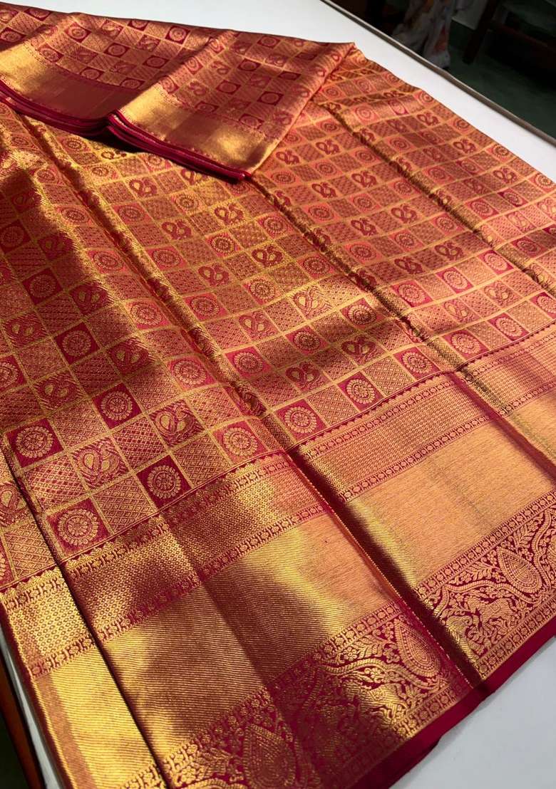 Magenta Pure Tissue Kanchipuram Silk Saree With Traditional Woven Design For Women - Indya