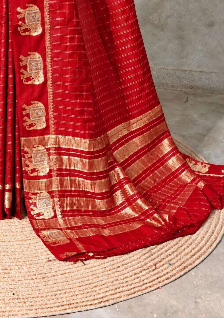Red Soft Silk Saree With Traditional Woven Design For Women - Indya
