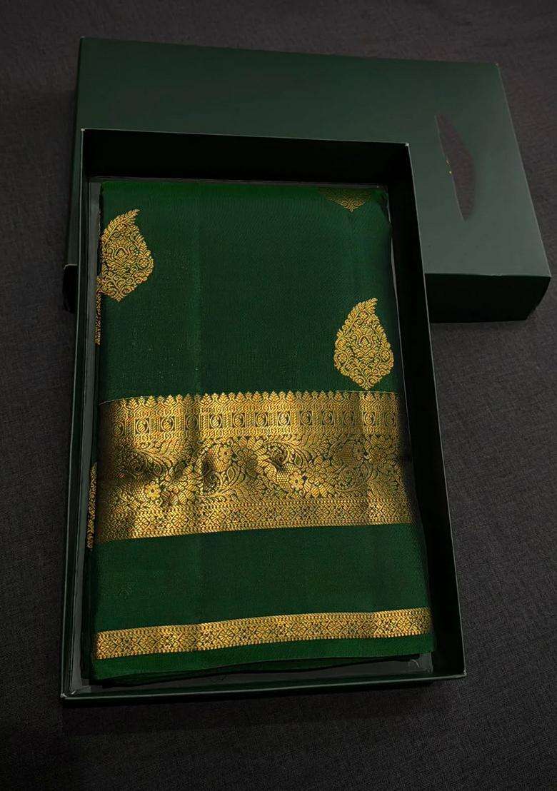 Dark Green Pure Vintage Kanchipuram Silk Saree With Traditional Woven Design For Women - Indya