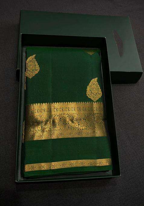 Dark Green Pure Vintage Kanchipuram Silk Saree With Traditional Woven Design For Women