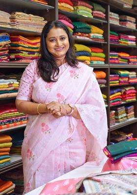 Pure Linen Silk Saree Light Pink With Allover Floral Prints And Simple Border With Printed Design For Women