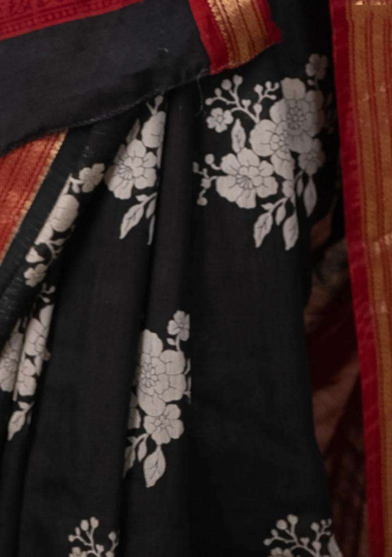 Muslin Silk Saree Black And Maroon With Floral Butta Prints And Zari Woven Border With Printed Design For Women - Indya
