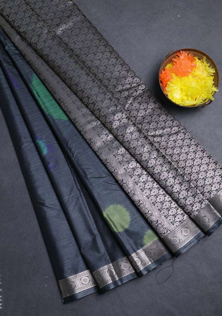 Bangalori Silk Saree Elephant Grey With Allover Ikat Weaves And Zari Woven Border With Traditional Woven Design For Women - Indya