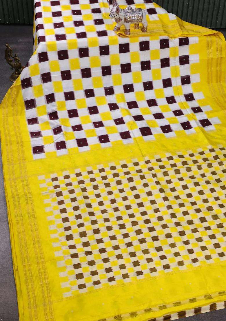 Multi Colour Yellow Pochampally Silk Saree With Traditional Woven Design For Women - Indya