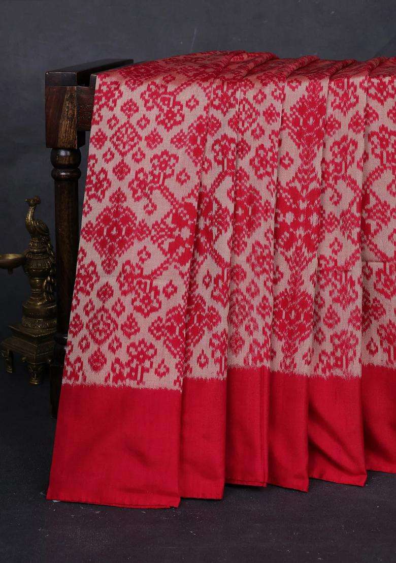 Beige Pink Pochampally Silk Saree With Traditional Woven Design For Women - Indya