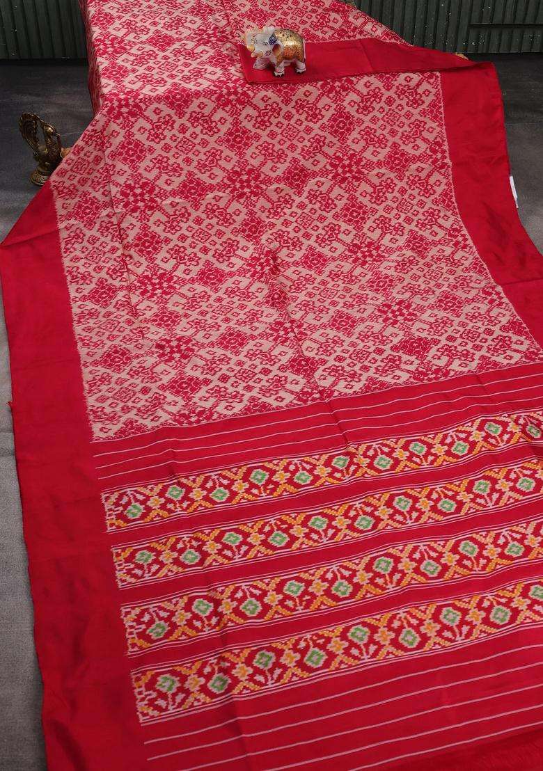 Beige Pink Pochampally Silk Saree With Traditional Woven Design For Women - Indya