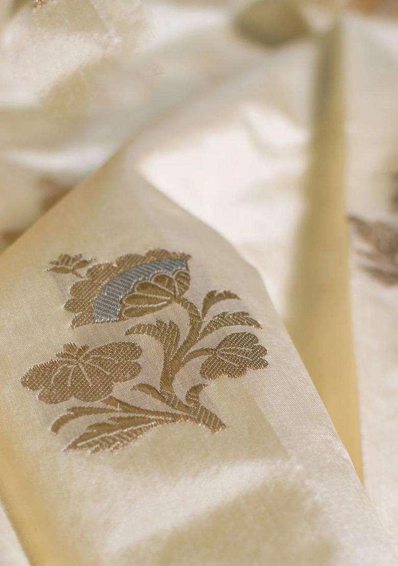 Beige Pure Chandheri Silk Cotton Saree With Golden Silver Zari With Traditional Woven Design For Women - Indya