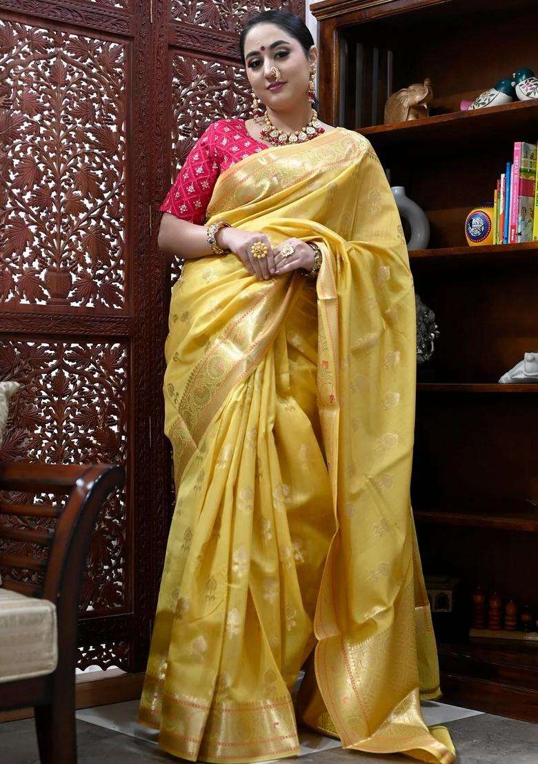 Yellow Maheshwari Silk Cotton Saree With Golden Motifs Pallu And Borders With Traditional Woven Design For Women - Indya