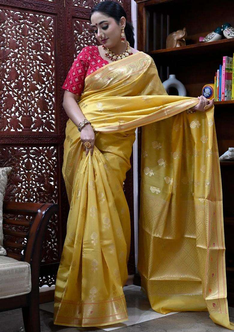 Yellow Maheshwari Silk Cotton Saree With Golden Motifs Pallu And Borders With Traditional Woven Design For Women - Indya