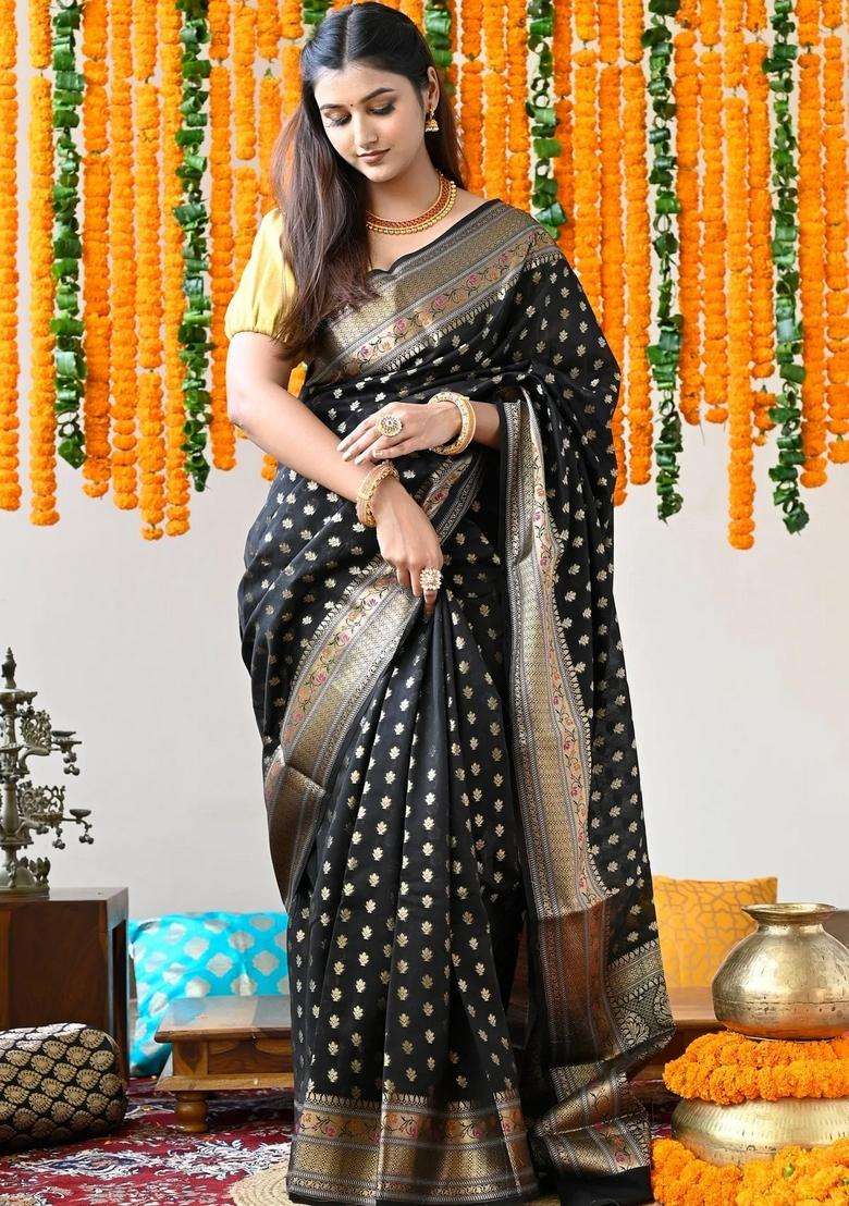 Black Pure Maheshwari Silk Cotton Saree With Zari Pallu And Borders With Traditional Woven Design For Women - Indya