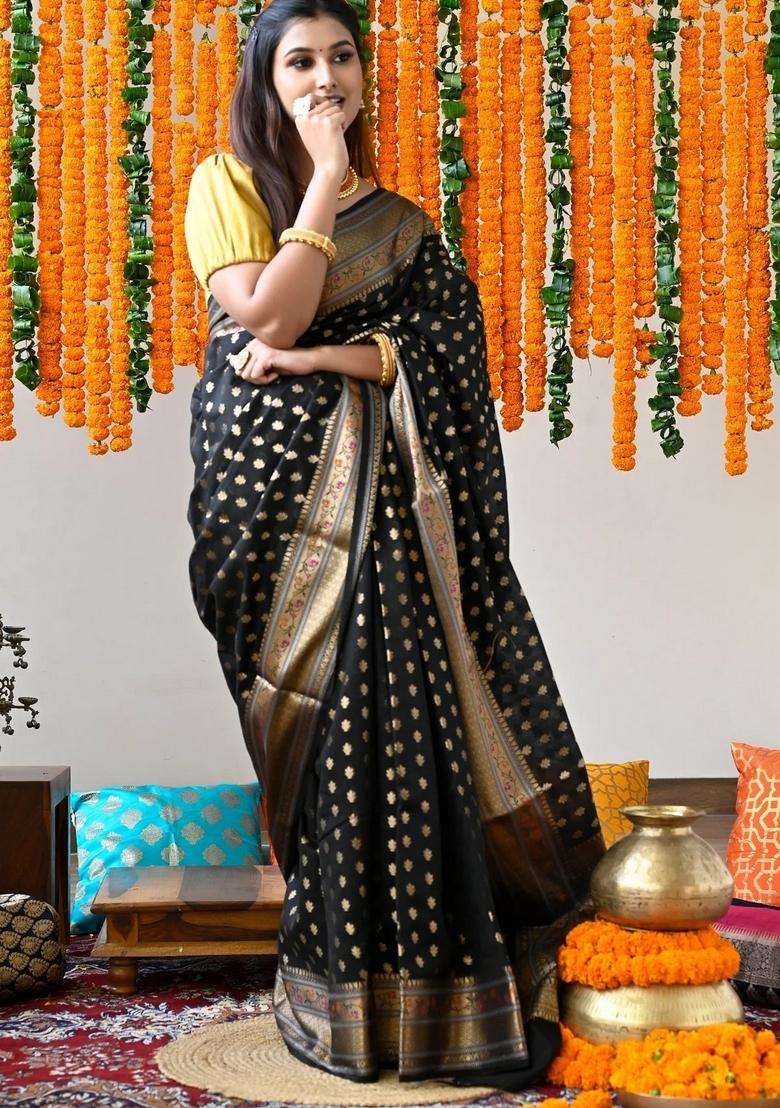 Black Pure Maheshwari Silk Cotton Saree With Zari Pallu And Borders With Traditional Woven Design For Women - Indya
