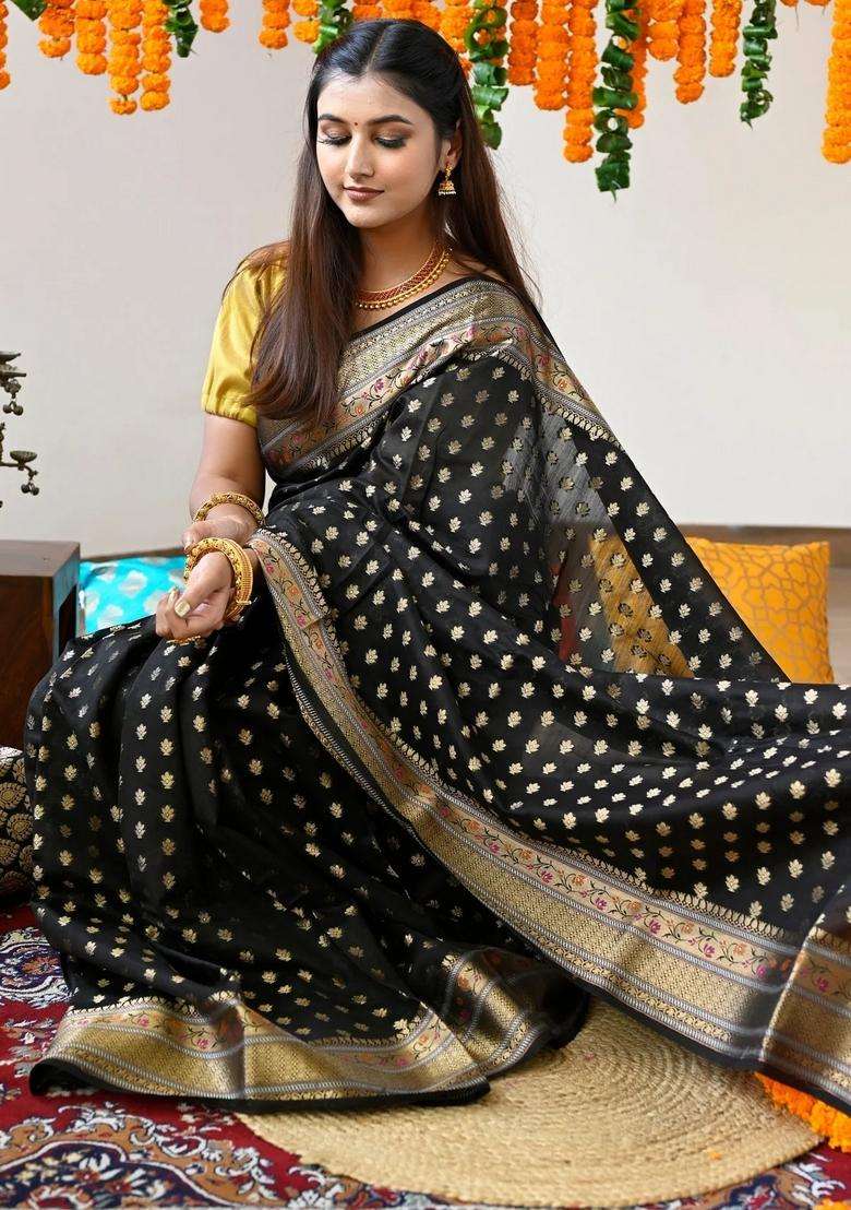 Black Pure Maheshwari Silk Cotton Saree With Zari Pallu And Borders With Traditional Woven Design For Women - Indya
