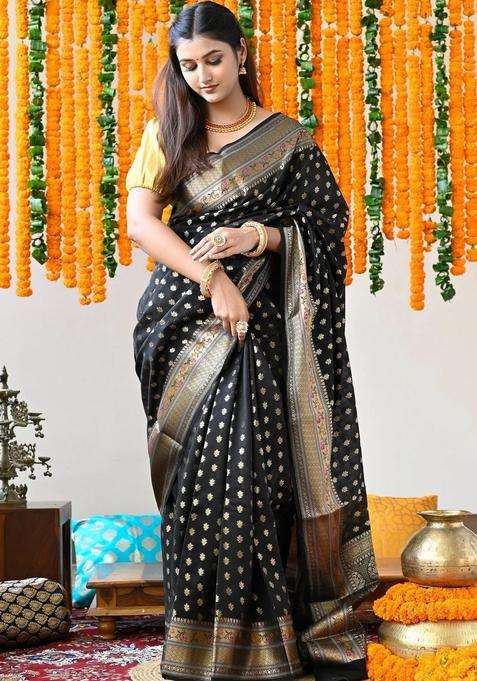 Black Pure Maheshwari Silk Cotton Saree With Zari Pallu And Borders With Traditional Woven Design For Women
