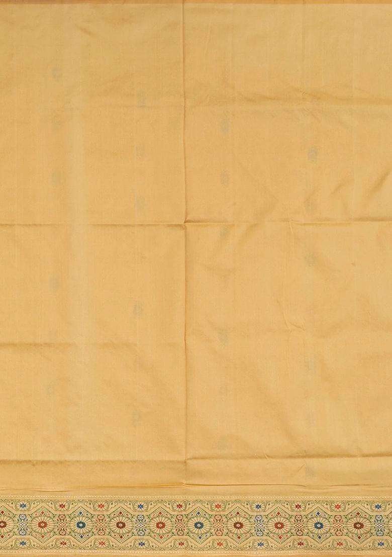 Cream Handloom Banarasi Silk Saree With Floral Meenakari Butta Border Cream With Buttas And Brocade Design For Women - Indya