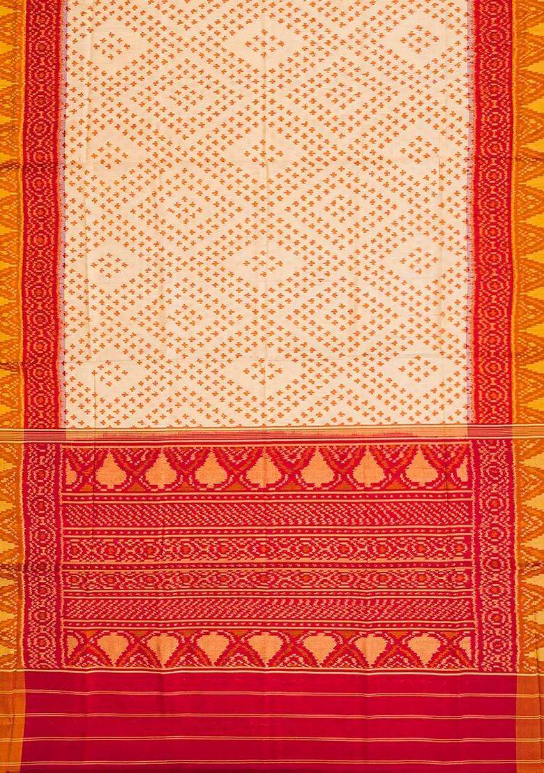 Off White Handloom Rajkot Patola Silk Saree With Diamond Motifs Off White With Buttas And Brocade Design For Women - Indya