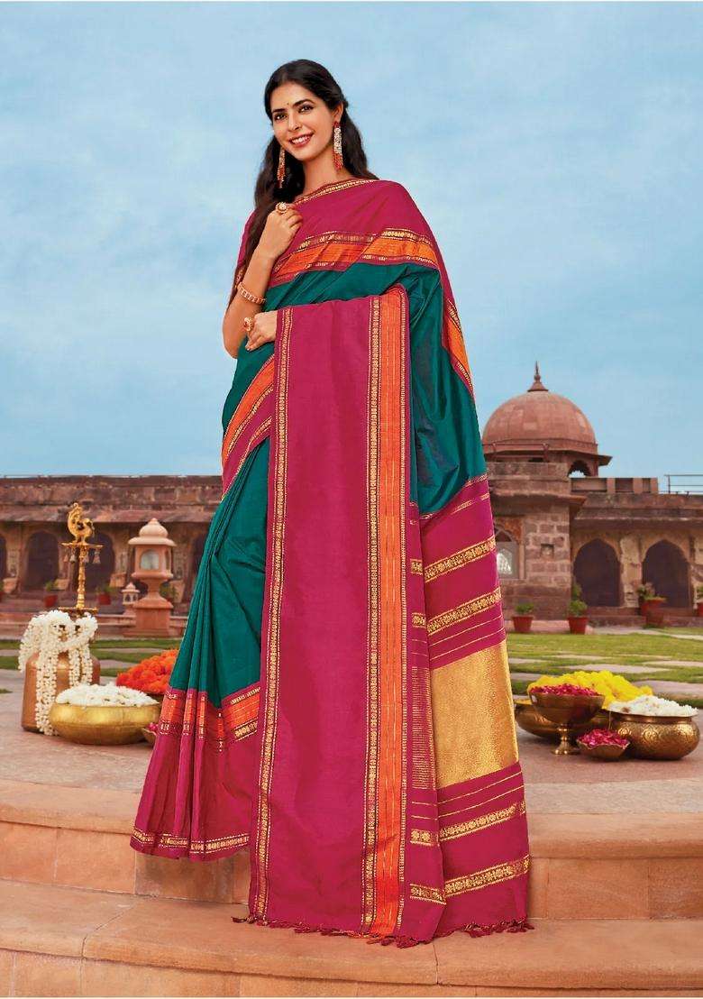 Green Viridian Handloom Korvai Silk Saree With Contrast Crimson Border With Korvai And Temple Border Design For Women - Indya