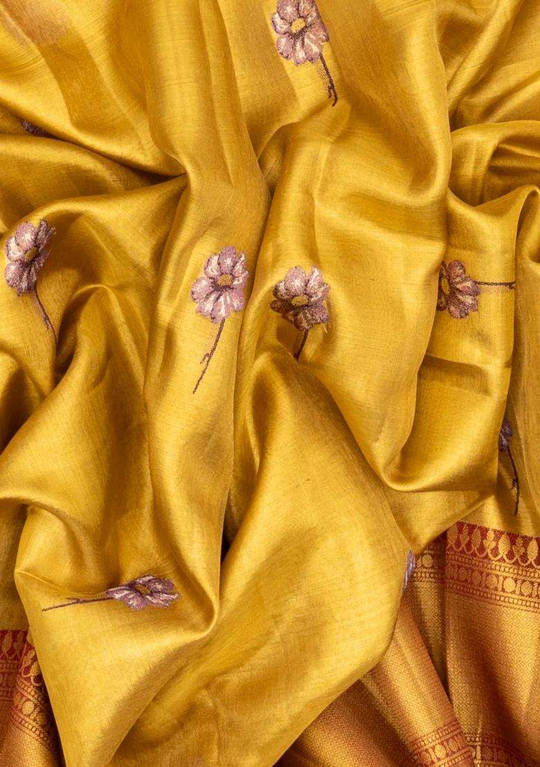 Gold Handloom Kanchipuram Tissue Silk Saree With Floral Buttas With Buttas And Brocade Design For Women - Indya